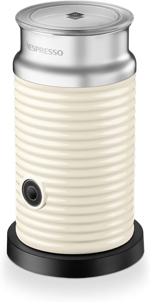 Nespresso Aeroccino 3 Milchaufschäumer auf Küchentisch